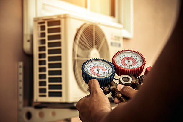Professional Ac Installation technician working in Armington, IL